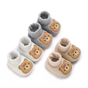 Зимние Зимние ботинки для новорожденных девочек, пинетки, сохраняющие тепло, плюшевые внутри, противоскользящие, для малышей, милая обувь с мягкой подошвой