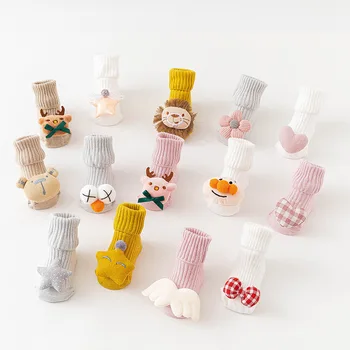 Детские носки, нескользящие хлопковые носки для младенцев с мультяшной куклой, модные Мягкие милые ботинки для маленьких девочек и мальчиков, детская одежда