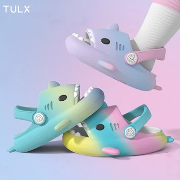 Тренд 2023 года, новые градиентные детские тапочки с милым рисунком акулы, сандалии, уличная модная пляжная обувь для мальчиков и девочек